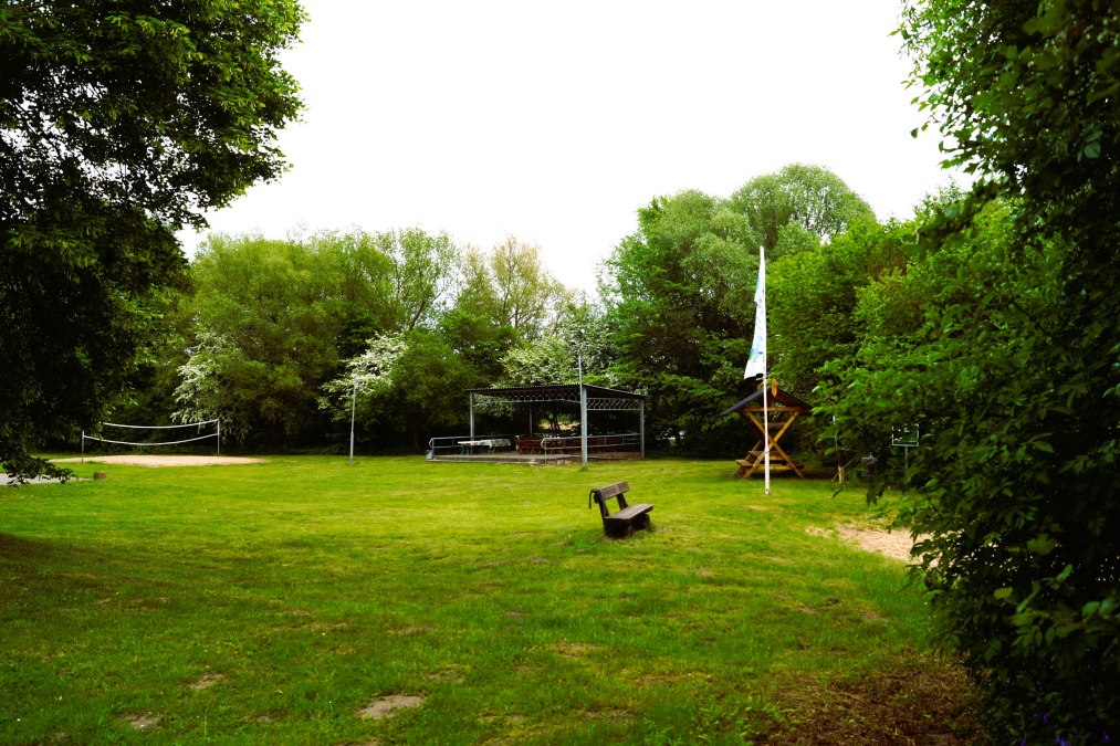 Zeltwiese mit Badestelle, © Campingplatz Conow