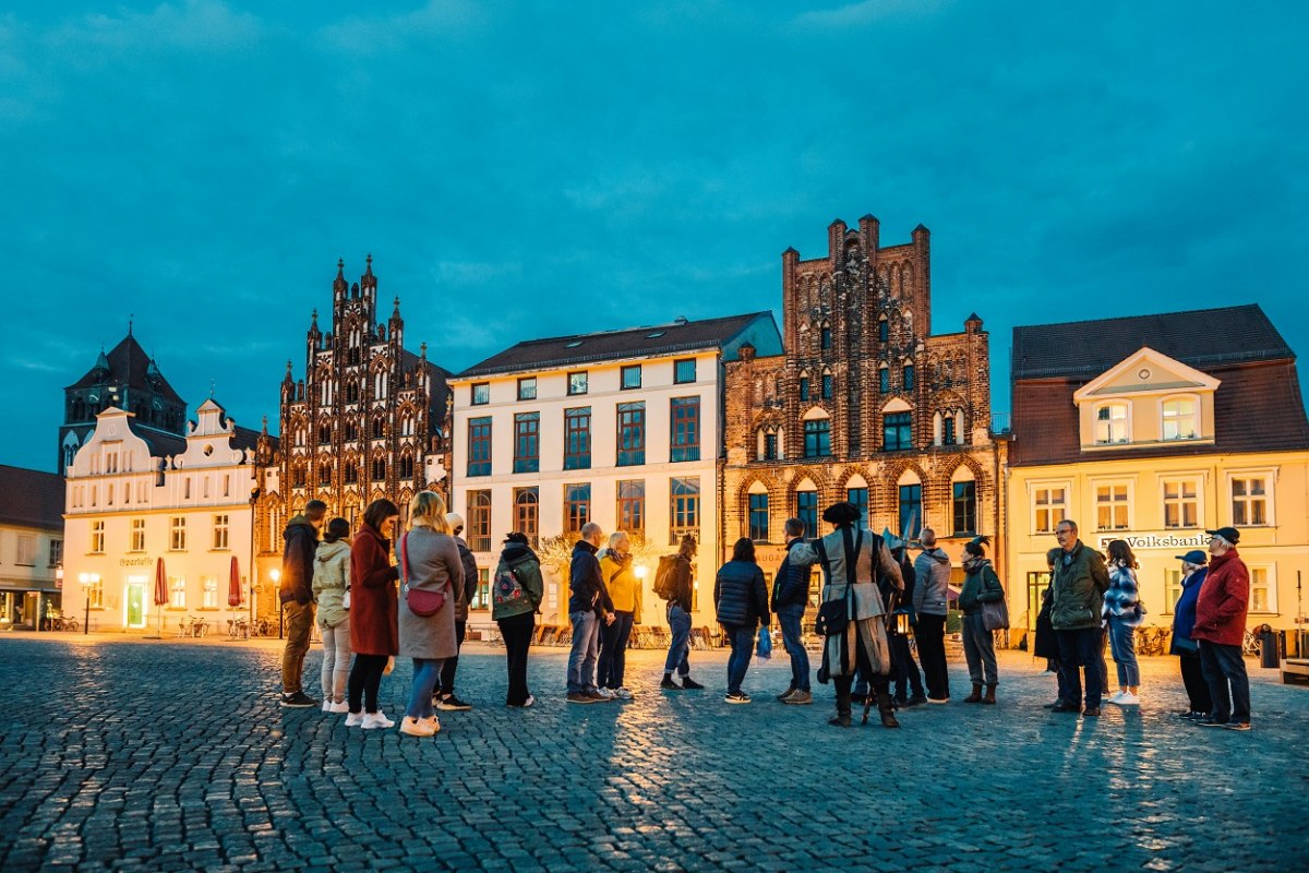 Nachtwächterführung durch Greifswald // © Wally Pruß Nachtwächterführung durch Greifswald // © Wally Pruß