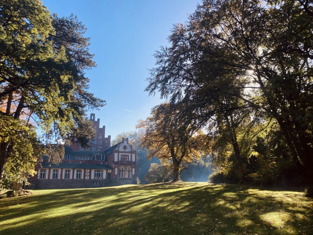 Het prachtige kasteelpark is vrij toegankelijk en biedt volop ruimte voor idee&euml;n en vakanties. // &copy; Schloss Kalkhorst