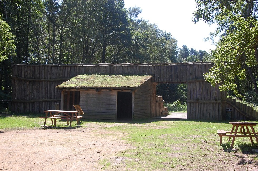 Der Burgwall ist heute auch Kulisse f&uuml;r Veranstaltungen., &copy; Gabriele Skorupski