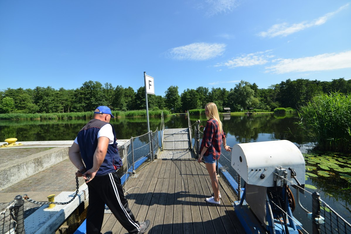 Een snelle trip naar de andere oever van de Peene met de passagiers- en fietsveerboot // &copy; Holger Martens