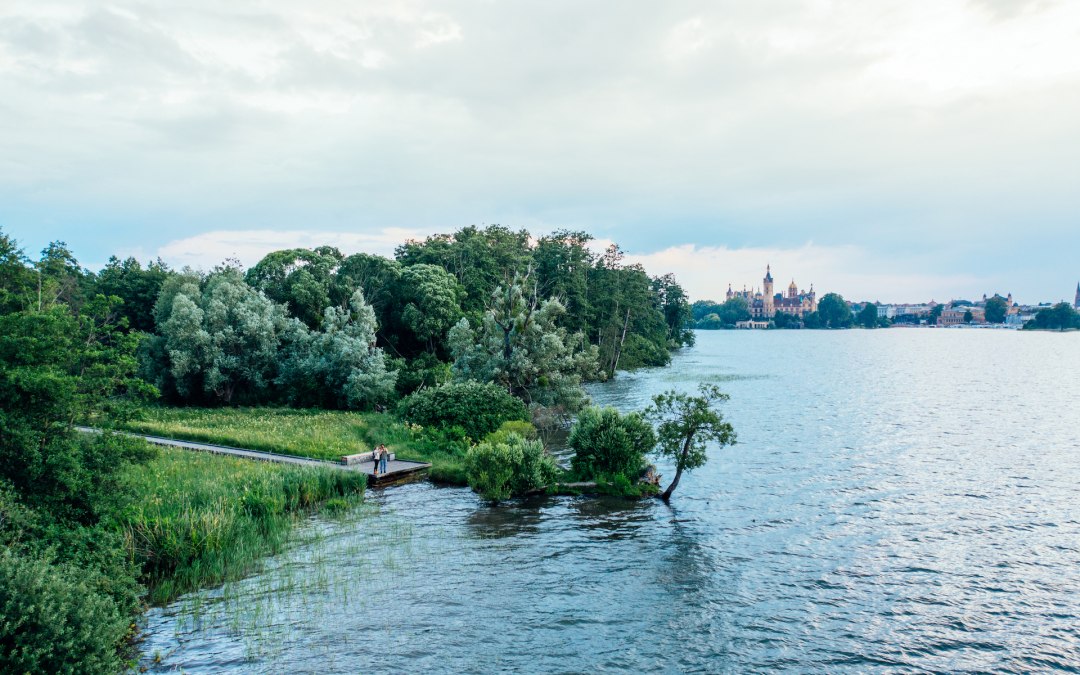 Ausblick auf den Schweriner See vom Naturparkweg, © TMV/Gänsicke Ausblick auf den Schweriner See vom Naturparkweg, © TMV/Gänsicke
