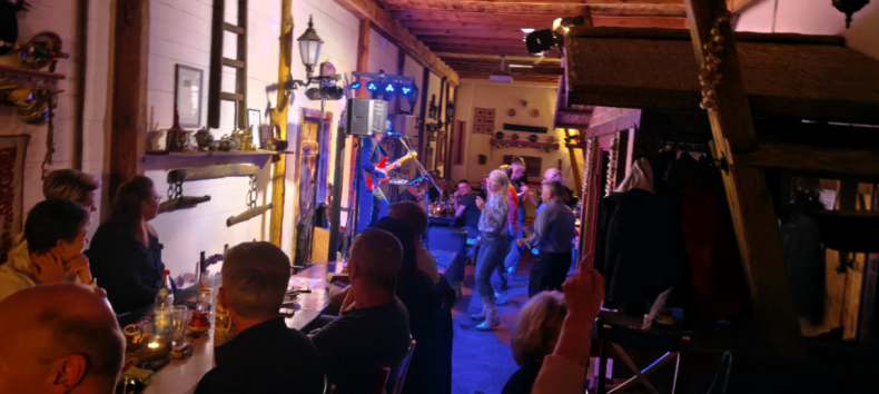 Auf Zoltans Hof, &copy; Zoltan Szekely