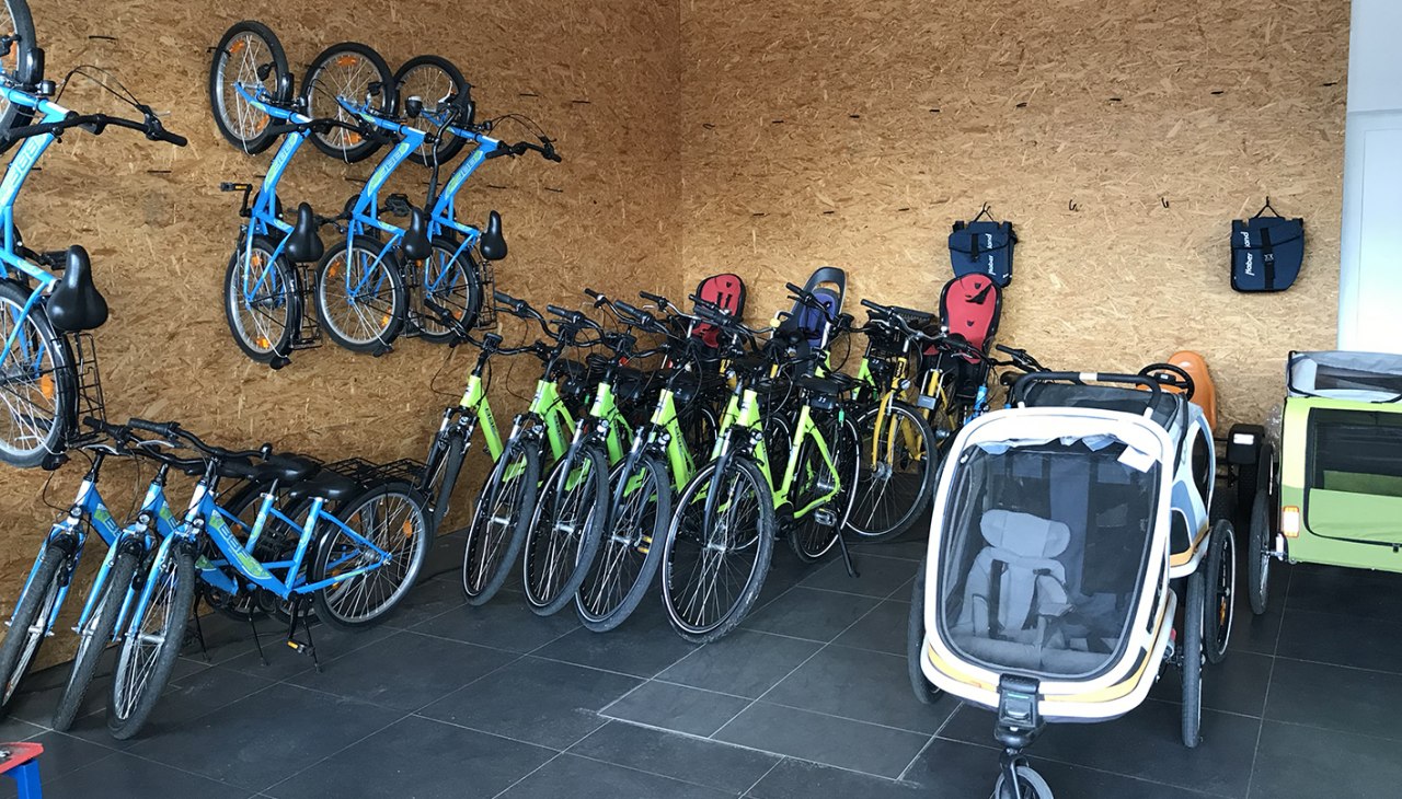 Harry Hurtig fietsverhuurstation in Land Fleesensee, © Kur- und Tourismus GmbH Göhren-Lebbin Harry Hurtig fietsverhuurstation in Land Fleesensee, © Kur- und Tourismus GmbH Göhren-Lebbin