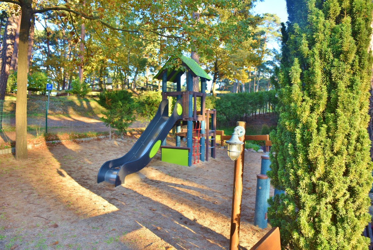 Kleiner Spielplatz im Eingangsbereich des Campingplatzes. // © KV Trassenheide Kleiner Spielplatz im Eingangsbereich des Campingplatzes. // © KV Trassenheide