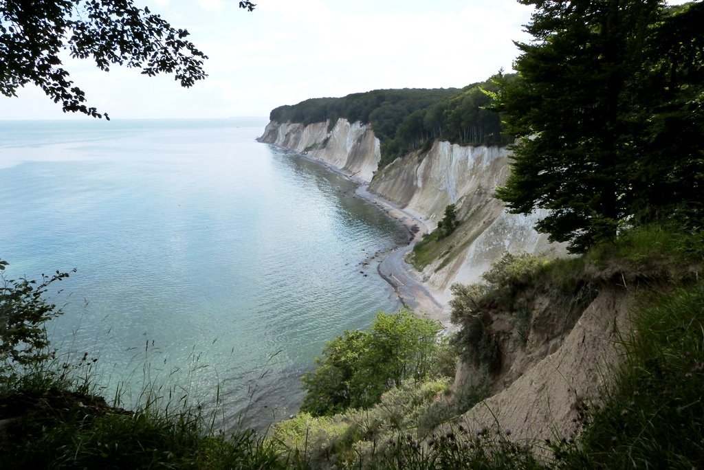 Hochuferwanderweg in der N&auml;he des UNESCO- Welterbeforums // &copy; Gesine H&auml;fner / Nationalpark-Zentrum K&Ouml;NIGSSTUHL