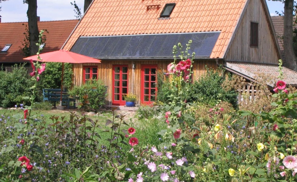 Blick auf unser Ferienhaus Rohrdommel von Süden (Gartenseite) // © Gerhild Meßner Blick auf unser Ferienhaus Rohrdommel von Süden (Gartenseite) // © Gerhild Meßner