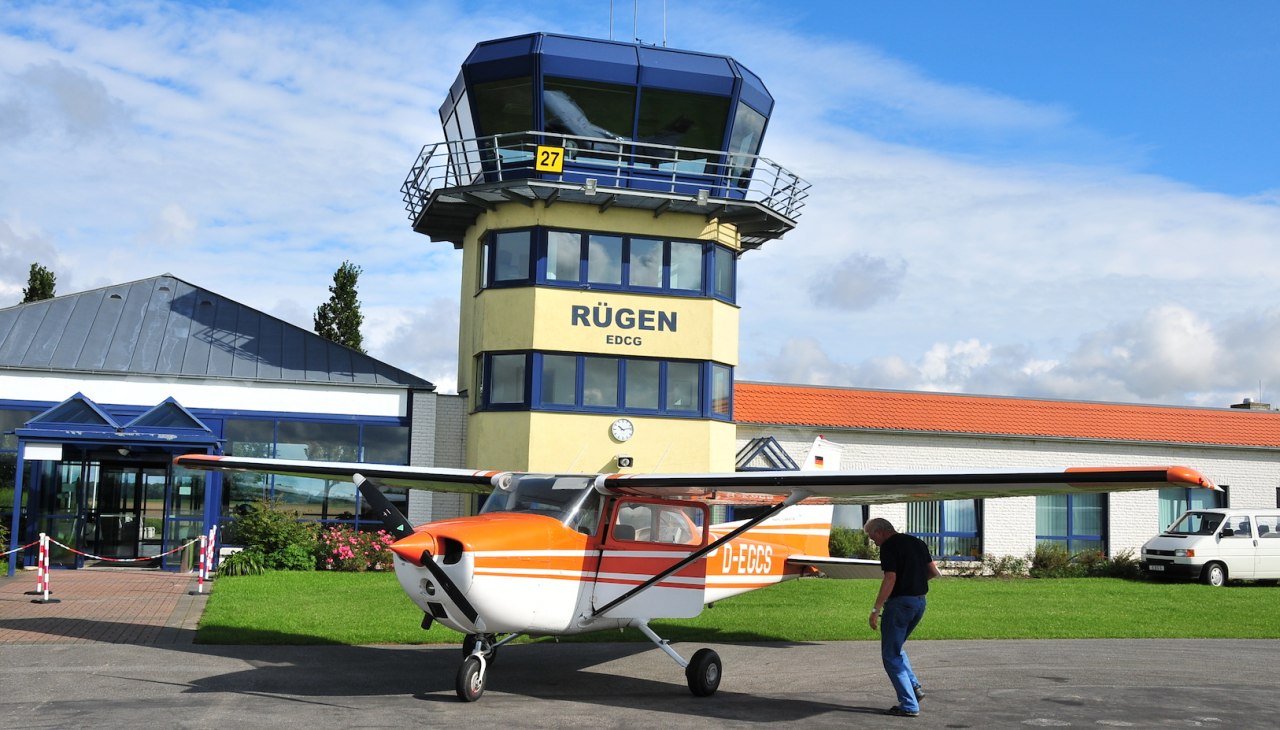 Flugplatz Gu?ttin Tower, © Tourismuszentrale Rügen Flugplatz Gu?ttin Tower, © Tourismuszentrale Rügen