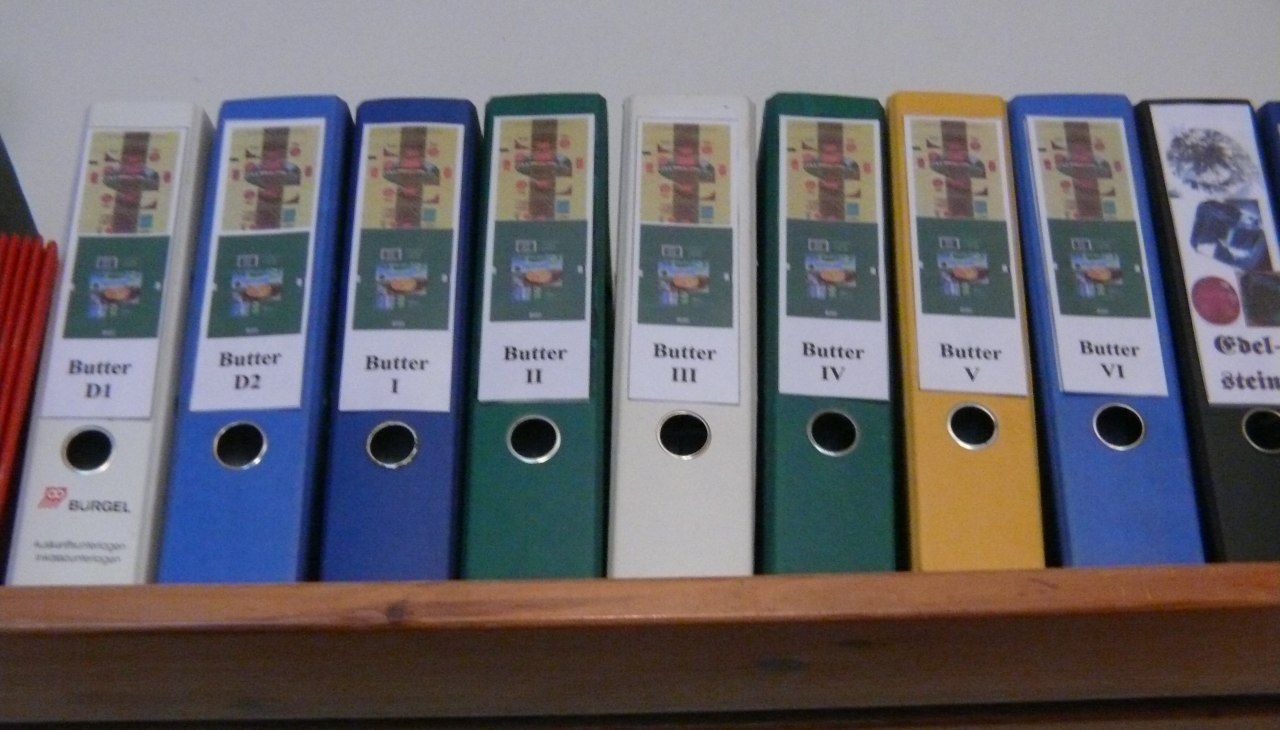 Ordner Übersicht mit 400 Blatt Butter-Einwickelpapier, © Peter Ramsch Ordner Übersicht mit 400 Blatt Butter-Einwickelpapier, © Peter Ramsch