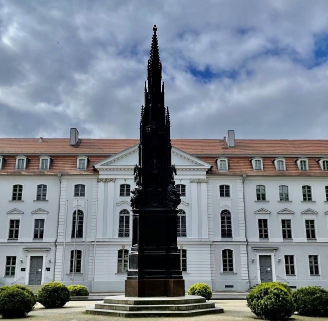 Die Universität Greifswald mit dem Rubenowdenkmal. // © Gudrun Koch Die Universität Greifswald mit dem Rubenowdenkmal. // © Gudrun Koch