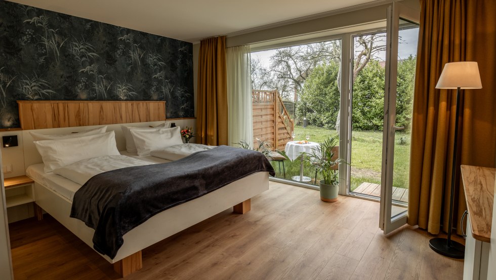 Exclusive-Doppelzimmer mit Terrasse, &copy; Hotel Ostseeland