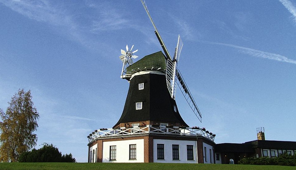 Beliebtes Ausflugsziel und Wahrzeichen von Klütz ist die Holländerwindmühle, © Stadtinformation Klütz