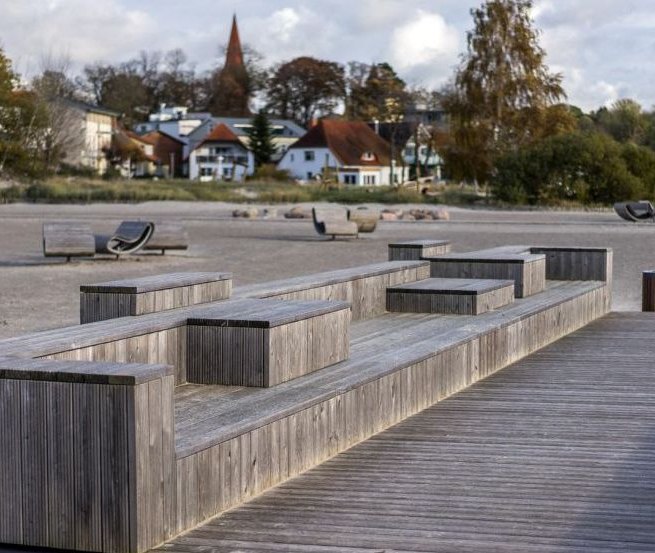 Holzpromenade am Strand von Altef&auml;hr // &copy; Eigenbetrieb Hafen- und Tourismuswirtschaft Altef&auml;hr