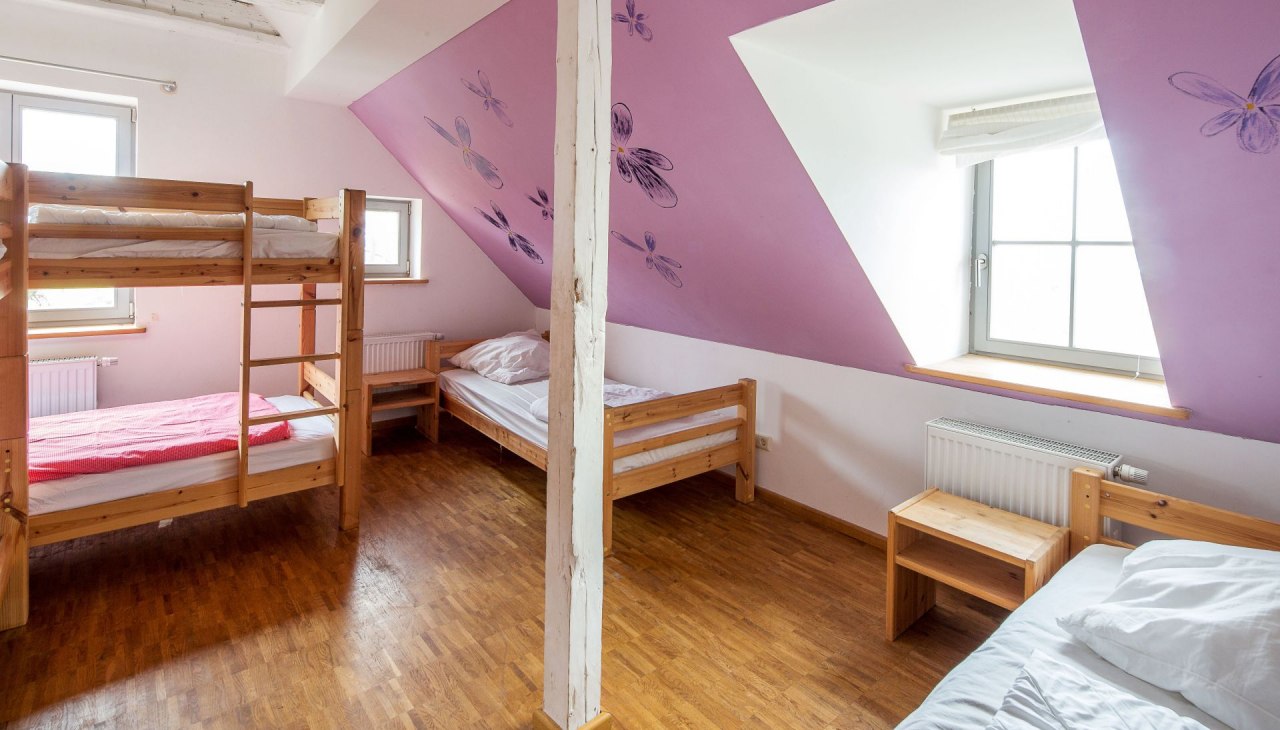 34 Betten verteilt auf 5 Zimmer gibt es im Clubhaus, © Henning Angerer 34 Betten verteilt auf 5 Zimmer gibt es im Clubhaus, © Henning Angerer