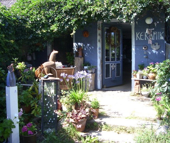 Galeriegarten Usedom-Keramik und Töpferhof Eingang // © Anette Schröder Galeriegarten Usedom-Keramik und Töpferhof Eingang // © Anette Schröder
