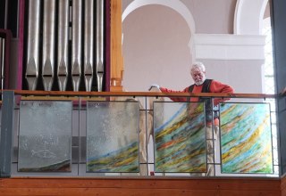 58 Glastafeln in den Farben des Kirchenjahres // © Christa Kothe 58 Glastafeln in den Farben des Kirchenjahres // © Christa Kothe