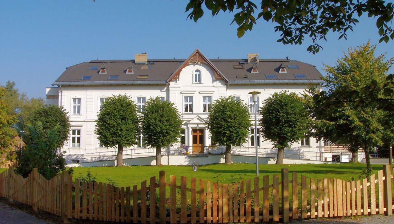 gutshaus-frontal-P1240751, &copy; Gut Nisdorf