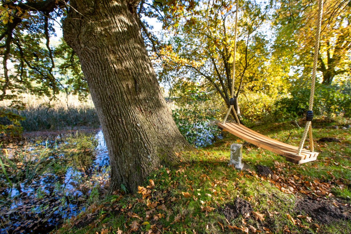 Einladung zum Träumen im Schlosspark Gorow // © Schlossgut Gorow / Florian Foest Einladung zum Träumen im Schlosspark Gorow // © Schlossgut Gorow / Florian Foest
