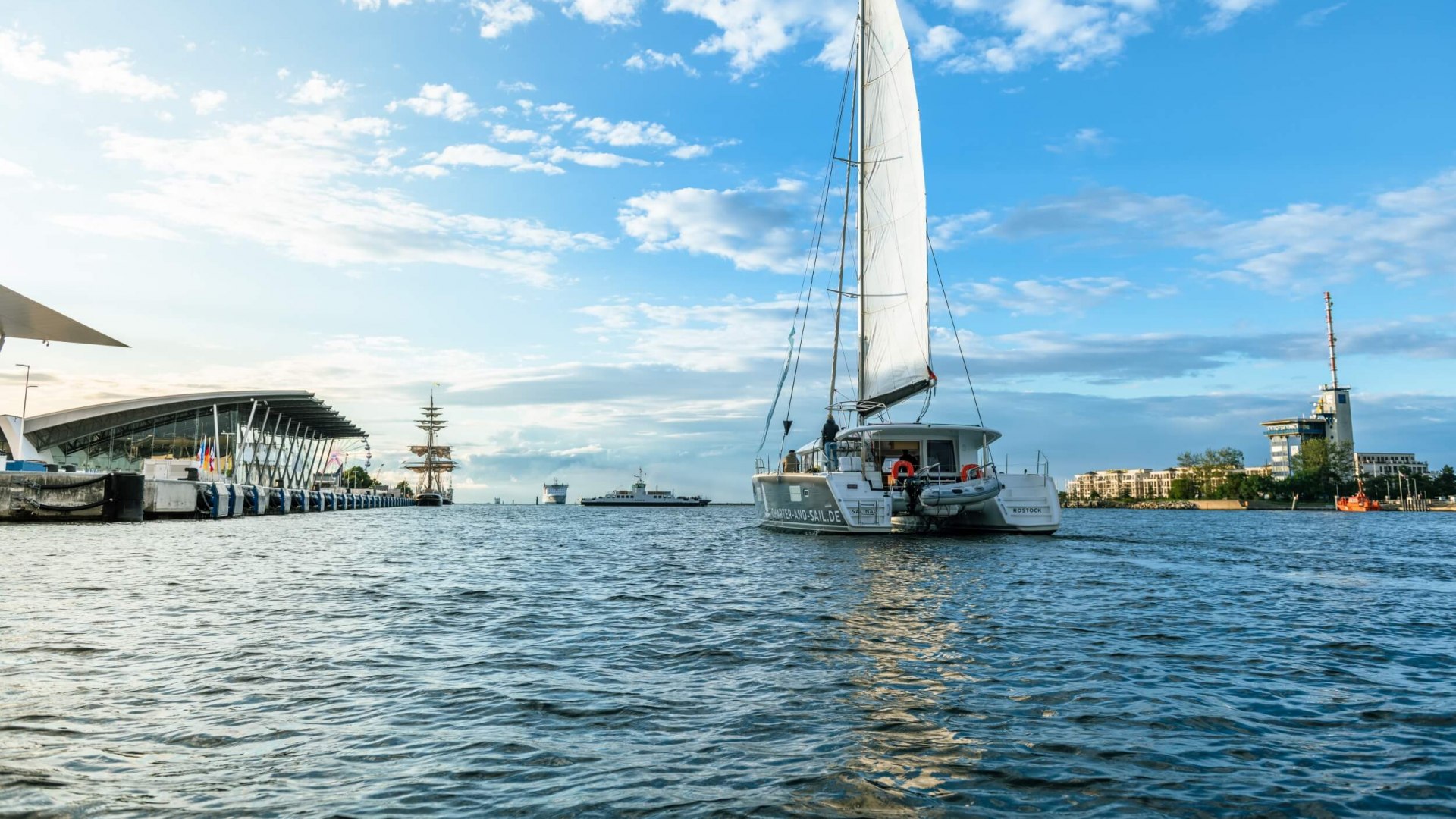 Het is jammer dat de zonsondergangscruise op de catamaran maar vier uur duurt. // &copy; MV-T/Tiemann