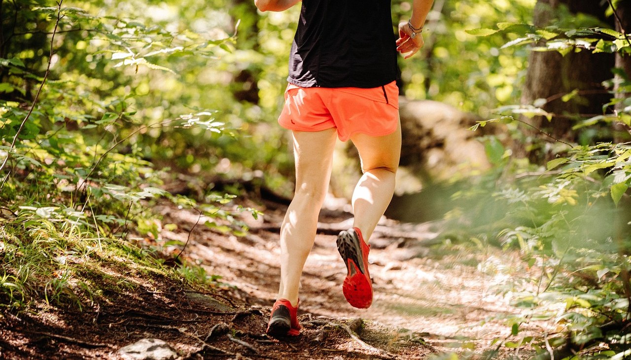 Laufen im Wald, &copy; natachagagnekinesiolog