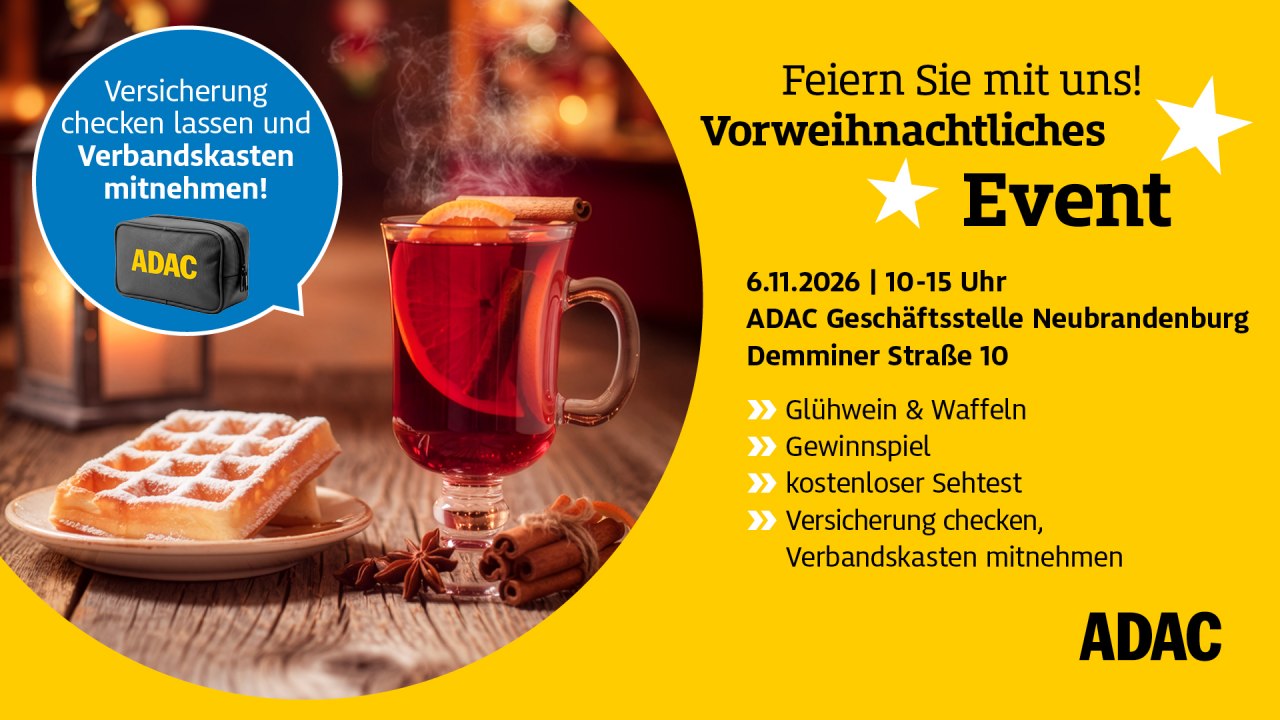 Gezellige kerstsfeer met dampende gl&uuml;hwein, verse wafels en een uitnodiging van de ADAC voor een kerstevenement met een verzekeringscheck en andere acties. // &copy; iStock