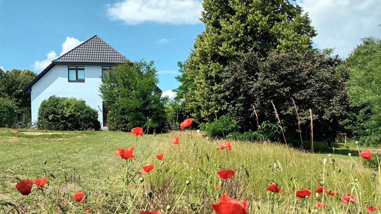 Großer Garten für Pausen und Bewegung // © hubmueritz Großer Garten für Pausen und Bewegung // © hubmueritz