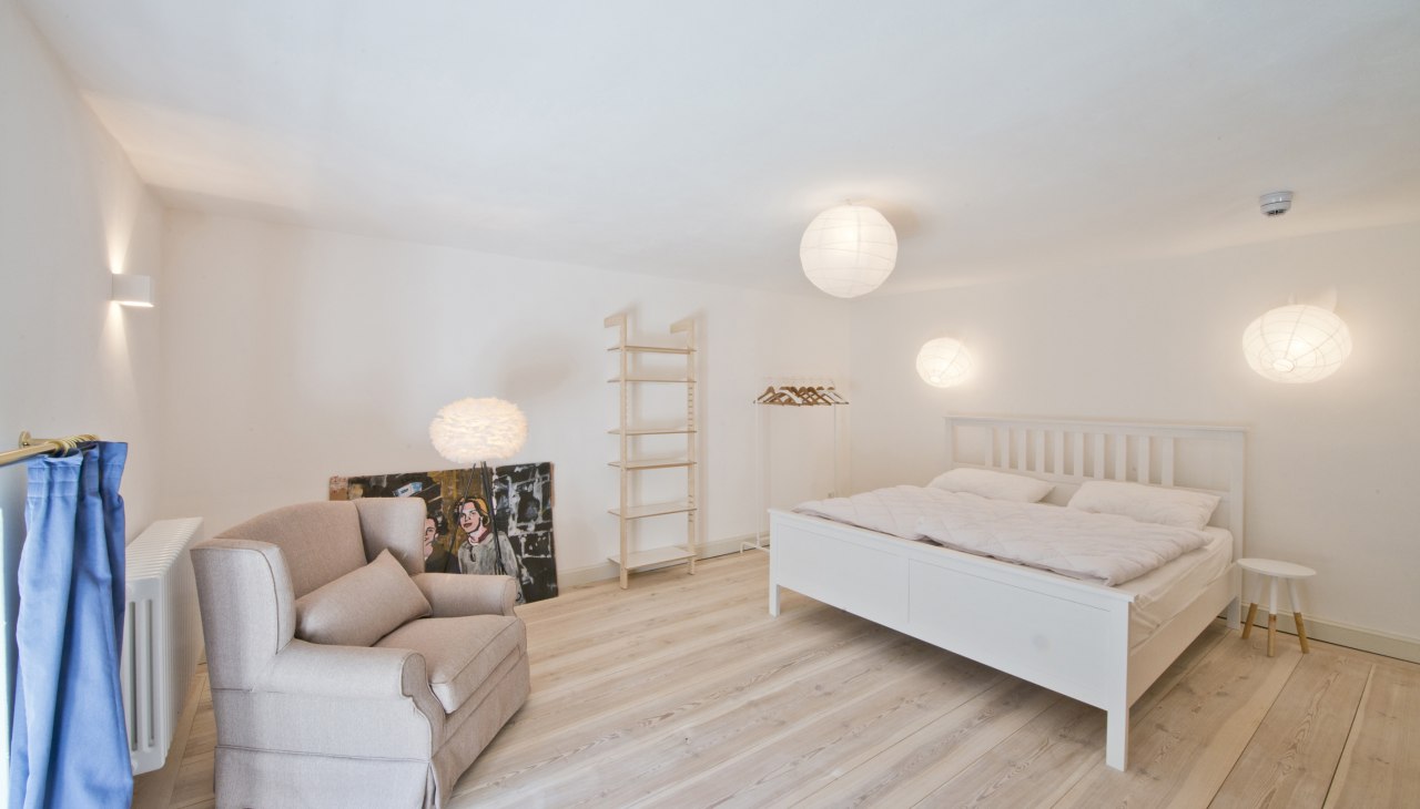 Schlafzimmer im Appartement D&auml;nemark im Schloss Retzow, &copy; DOMUSImages