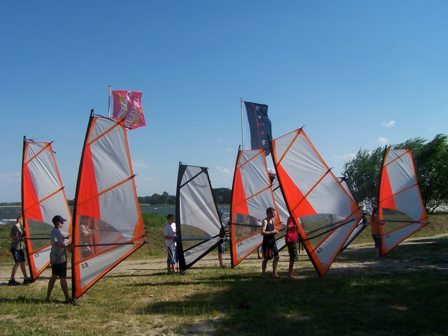 Mit Trockenübungen vorbereiten auf die Segelstunde, © Segelschule Greifswald Dieter Knopp Mit Trockenübungen vorbereiten auf die Segelstunde, © Segelschule Greifswald Dieter Knopp