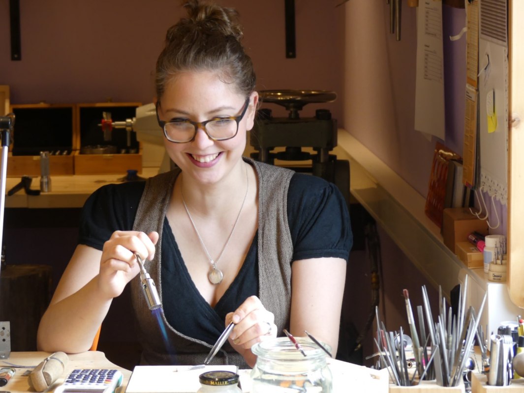 Aan de werkbank! // &copy; Vivien Hellweg