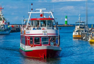 Hafenrundfahrt mit der Warnow-Personenschifffahrt OHG // &copy; Stefan Mertin