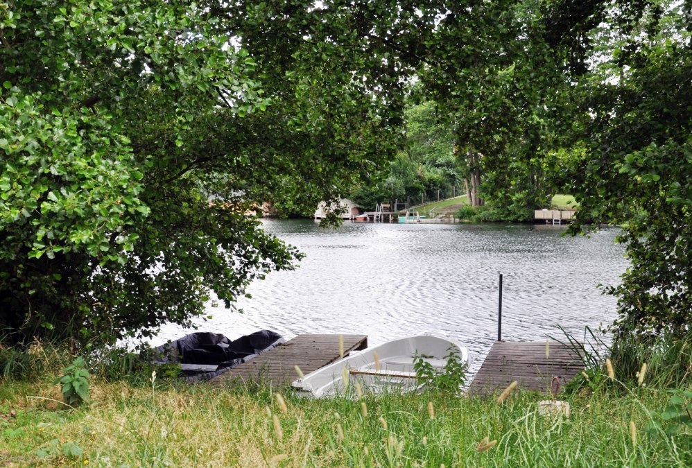 Der hauseigene Bade- und Bootssteg in 100 Meter Entfernung, © zoneEINZ GmbH