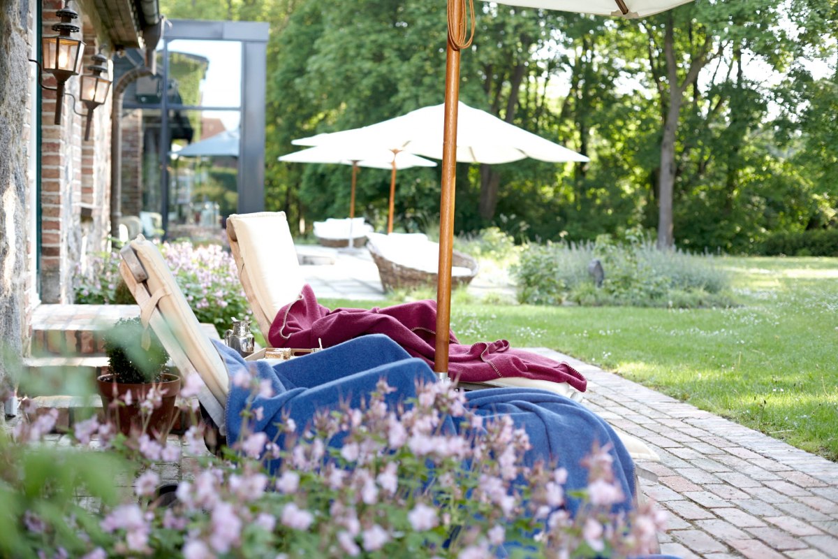 Ruhe Oase mit Blick in den Park // &copy; Gutshaus Stolpe