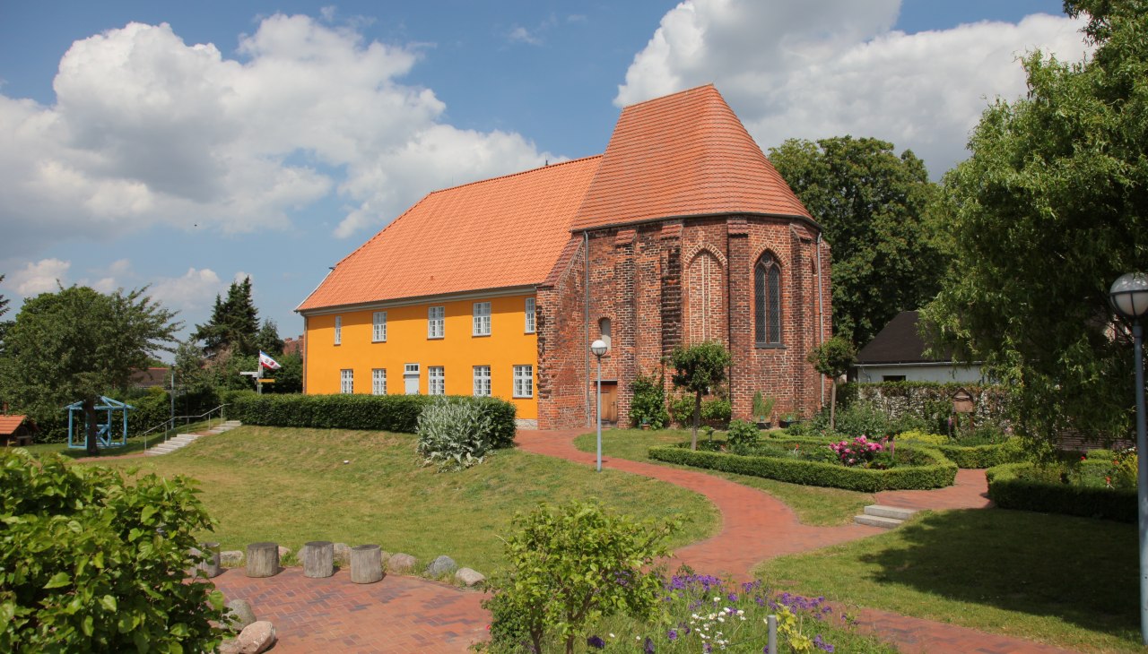 Bibelzentrum mit Kapelle, © Bibelzentrum Bibelzentrum mit Kapelle, © Bibelzentrum