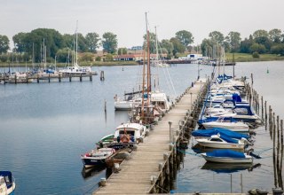 Hafen im Hauptort Kirchdorf // &copy; Liene Photografie Nadine Sorgenfried