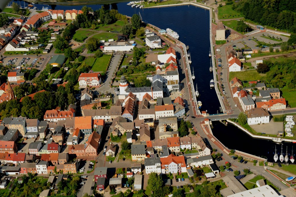Luftbild Stadtzentrum Seebad Ueckermünde mit Schloss der Pommerschen Herzöge, © Walter Graupner