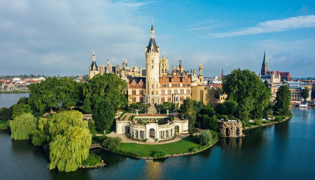 Das Schweriner Schloss aus der Vogelperspektive. // © MV-T/Gänsike Das Schweriner Schloss aus der Vogelperspektive. // © MV-T/Gänsike