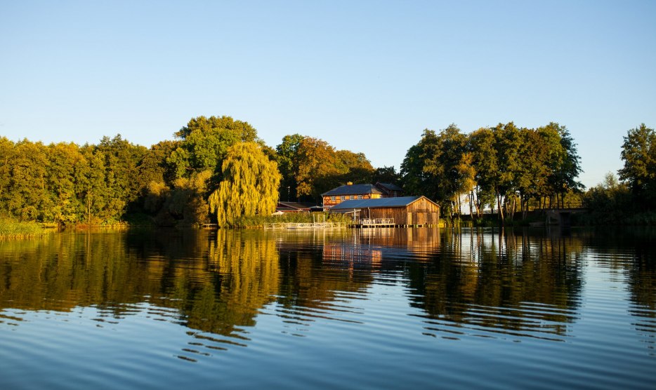 Unterwegs mit dem Fischer auf dem Schaalsee. // © MV-T/Kirchgessner Unterwegs mit dem Fischer auf dem Schaalsee. // © MV-T/Kirchgessner