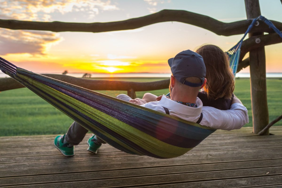Ausblick und chillen im Baumhaus auf Ummanz // &copy; ummaii.de