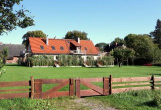 Moderne Ferienwohnungen mit Seeblick, viel Platz auf der großen Wiese vor dem Haus // © northtours, Krämer, Duklau Moderne Ferienwohnungen mit Seeblick, viel Platz auf der großen Wiese vor dem Haus // © northtours, Krämer, Duklau