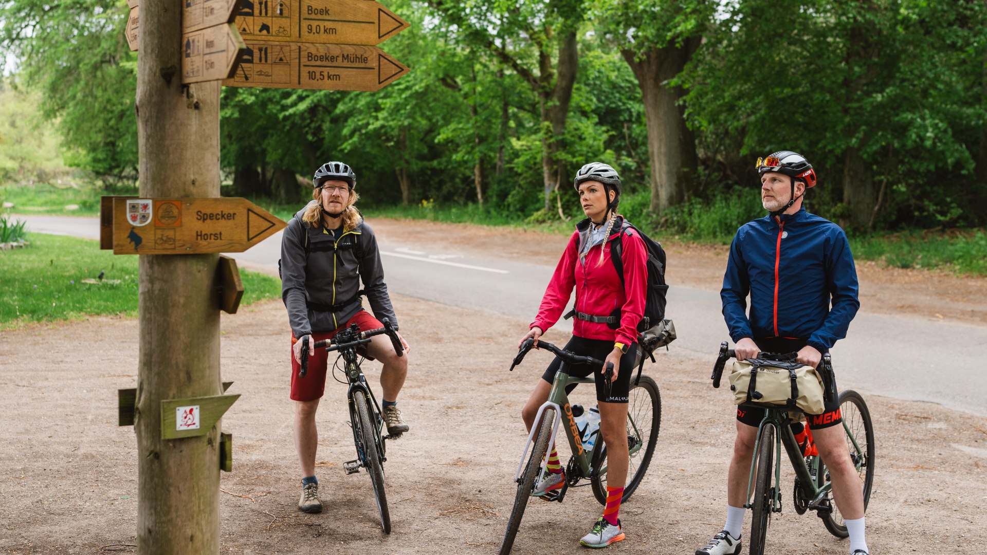 Hier l&auml;uft&rsquo;s rund: Immer den Wegweisern nach, bis zum n&auml;chsten Ziel Waren.