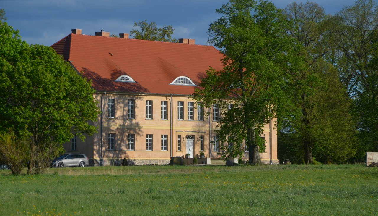 Frontalansicht des Gutshauses, © Annkatrin Rabe Frontalansicht des Gutshauses, © Annkatrin Rabe