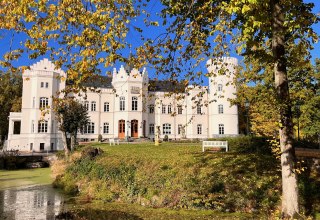 Schloss Schlemmin Frontansicht Herbst, © Schloss Schlemmin Schloss Schlemmin Frontansicht Herbst, © Schloss Schlemmin