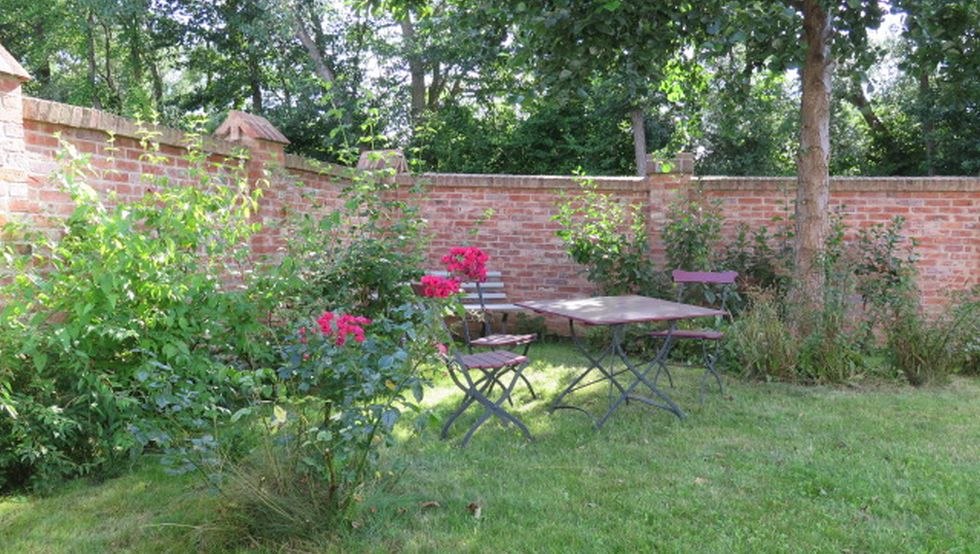 Der Garten der Ferienwohnung Dorothea l&auml;dt zum Verweilen und Entspannen ein, &copy; FeWo Dorothea / Gudrun Finger