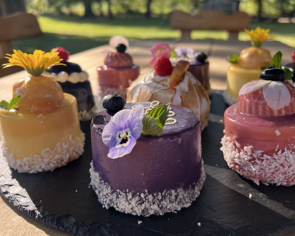 Dromerige creaties in het caf&eacute; van het landhuis Niendorf // &copy; Gutshaus Niendorf