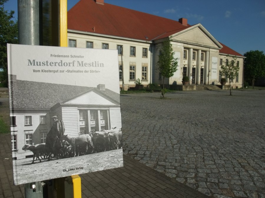 Musterdorf Mestlin, Buch, Autor Friedemann Schreiter, erschienen im Links Verlag, &copy; Claudia Stau&szlig;/DKM