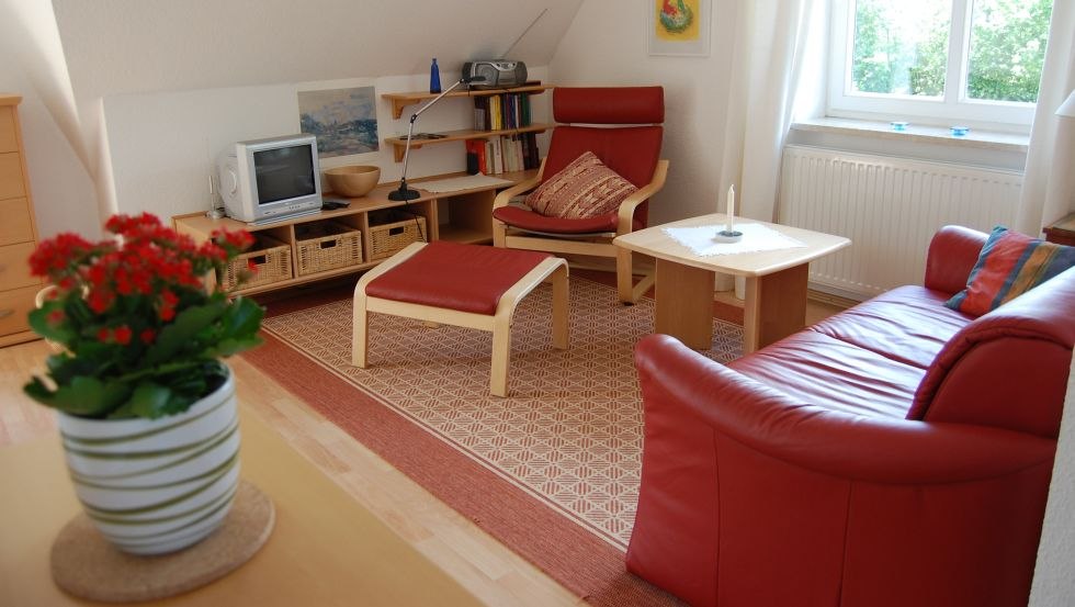 Sitzgruppe im Wohnbereich der Ferienwohnung // © Landhaus Osten/Von Osten Sitzgruppe im Wohnbereich der Ferienwohnung // © Landhaus Osten/Von Osten