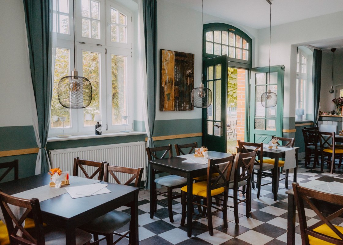 Caf&eacute; op het treinstation van Dargun // &copy; Bahnhof Dargun