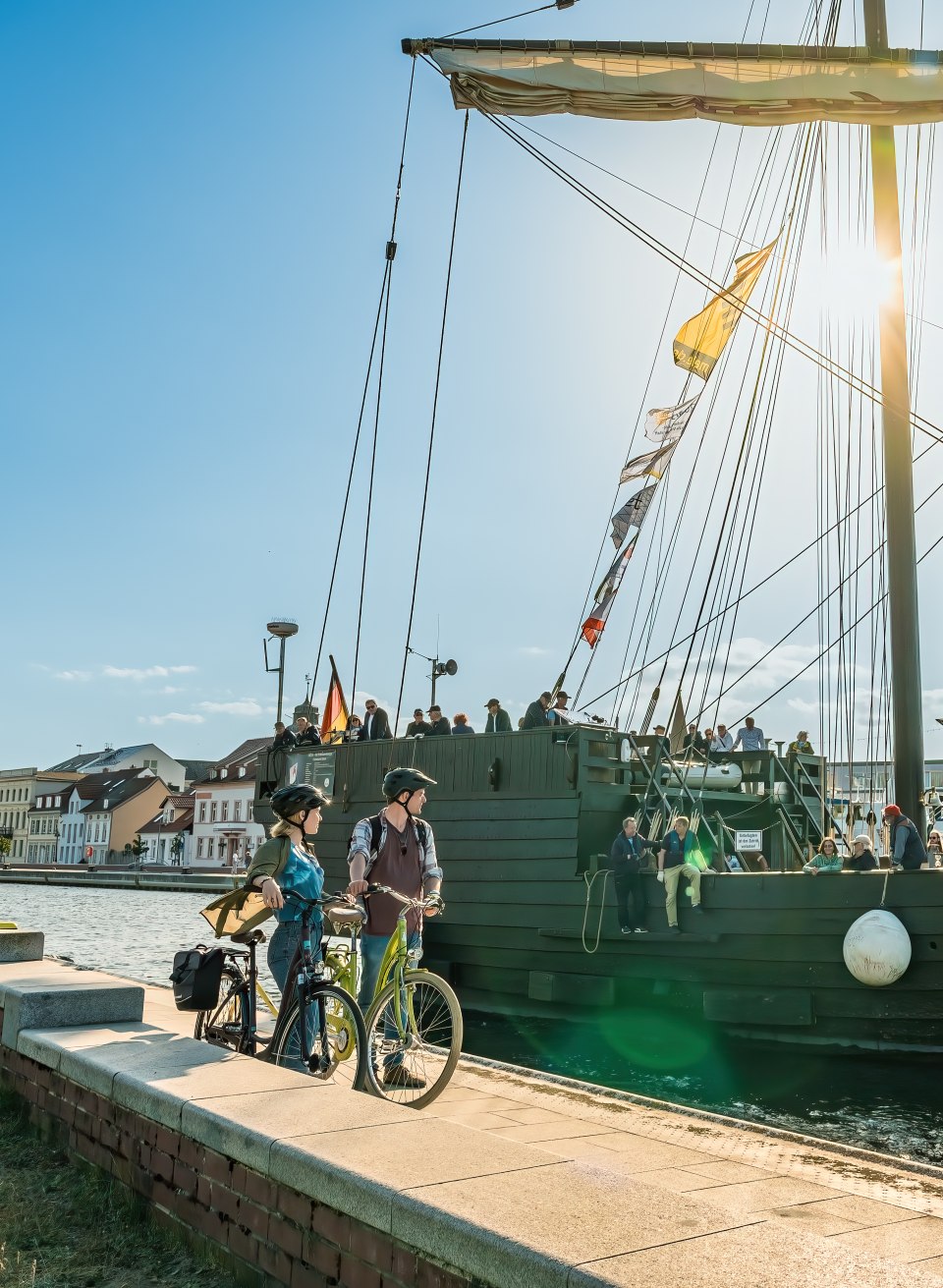 bietet Segeltörns auf das Haff an. Die Mannschaft arbeitet im Ehrenamt. // © MV-T/Tiemann bietet Segeltörns auf das Haff an. Die Mannschaft arbeitet im Ehrenamt. // © MV-T/Tiemann