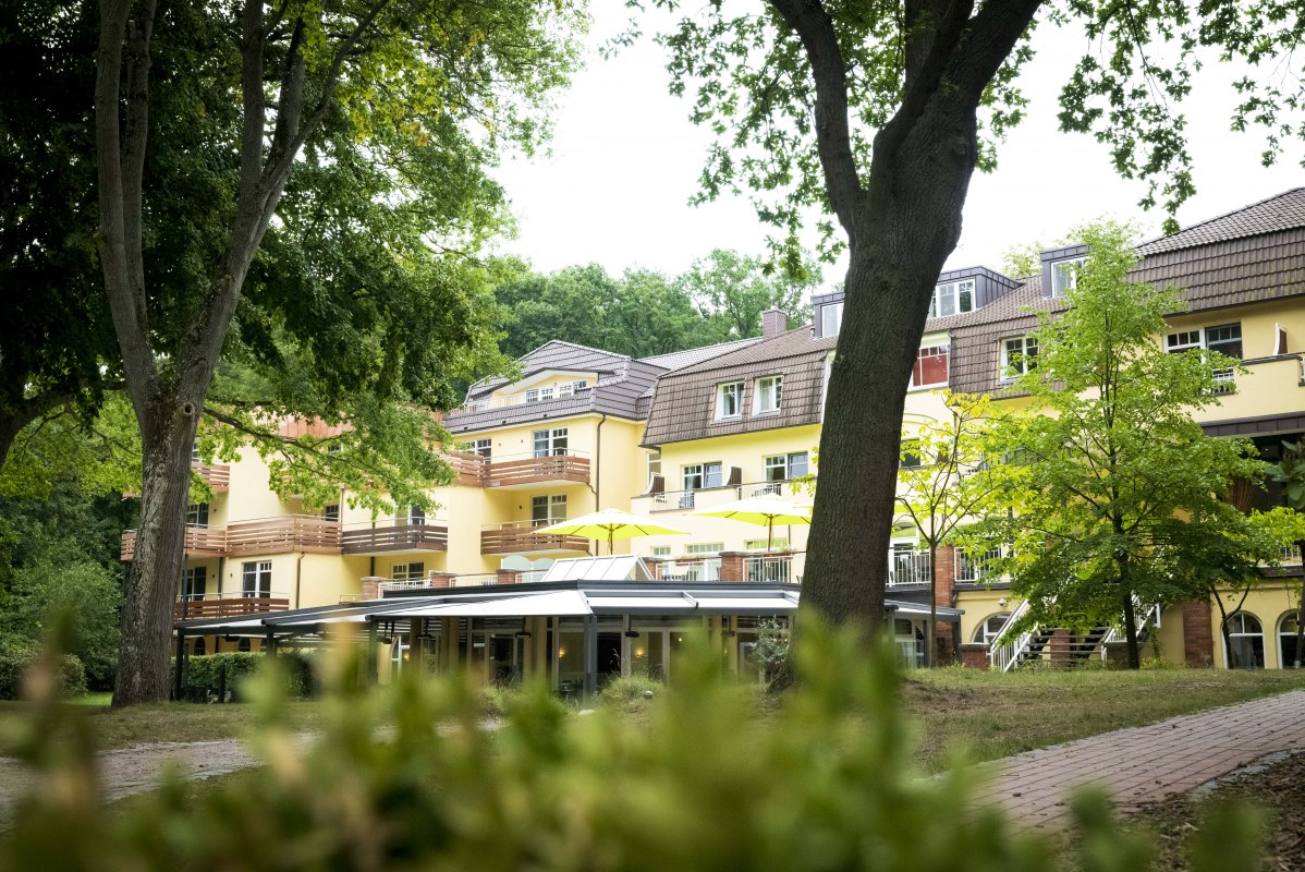 Au&szlig;enansicht Hotel Kurhaus am Inselsee // &copy; Daniel Stohl