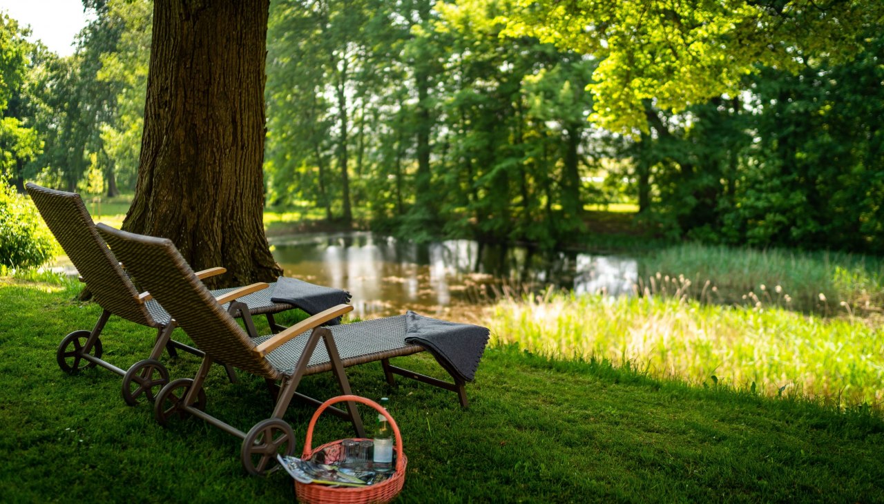 Ontspan in het kasteelpark van L&uuml;hburg, &copy; Schloss L&uuml;hburg